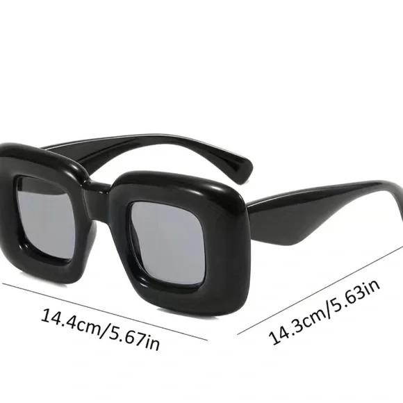 Urban Outfitters Black Square Sunglasses - Picture 3 of 3